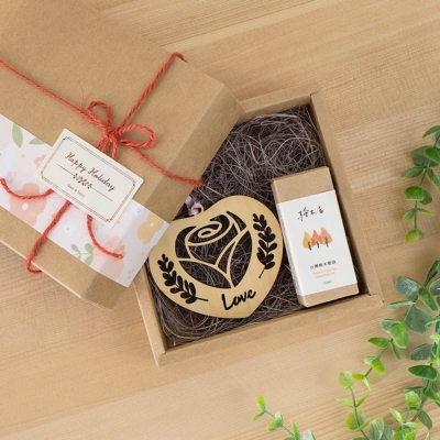 檜木居 ◆ 玫瑰Love擴香木禮盒|檜木 / 玫瑰 / 茶香 / 野薑花(10ml精油四選一) 檜木居 ◆ 玫瑰Love擴香木禮盒|檜木 / 玫瑰 / 茶香 / 野薑花(10ml精油四選一)