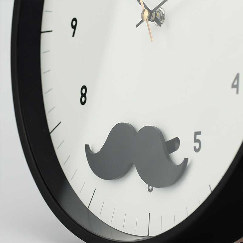 Zeller Life ◆ 鬍子先生搖擺靜音掛鐘