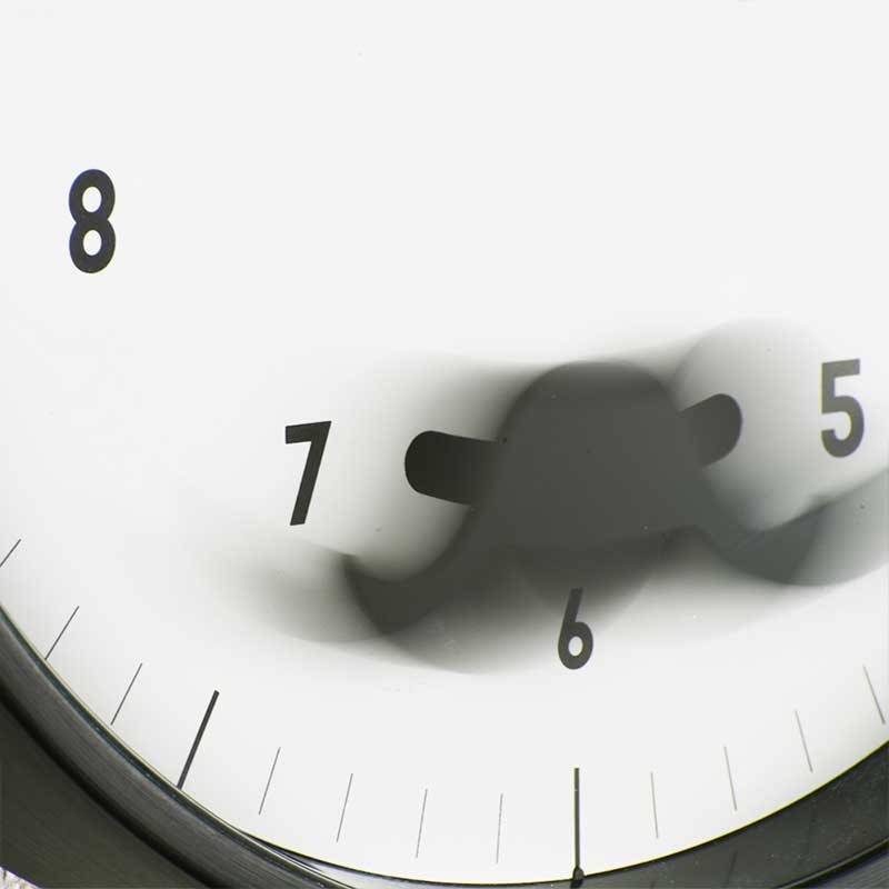 Zeller Life ◆ 鬍子先生搖擺靜音掛鐘