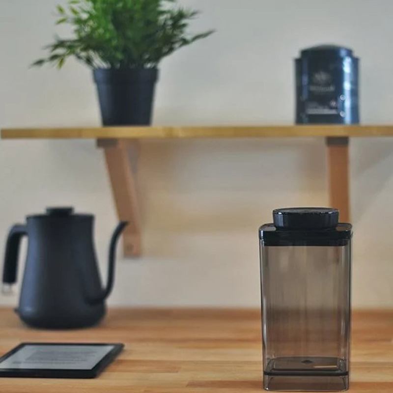 ANKOMN ◆ Turn-n-Seal 真空保鮮盒1.2L 半透明黑