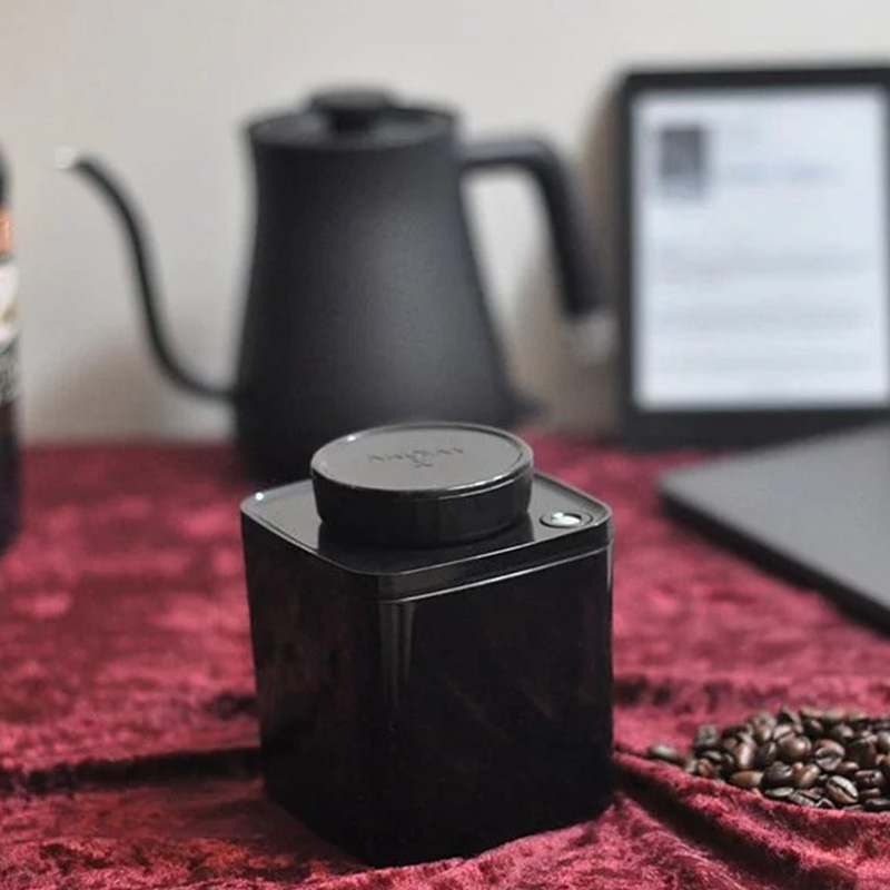 ANKOMN ◆ Turn-n-Seal 真空保鮮盒0.6L 黑