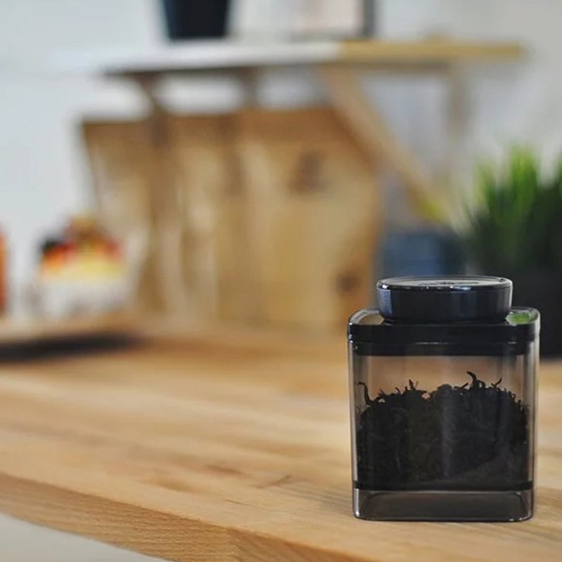 ANKOMN ◆ Turn-n-Seal 真空保鮮盒0.6L  半透明黑