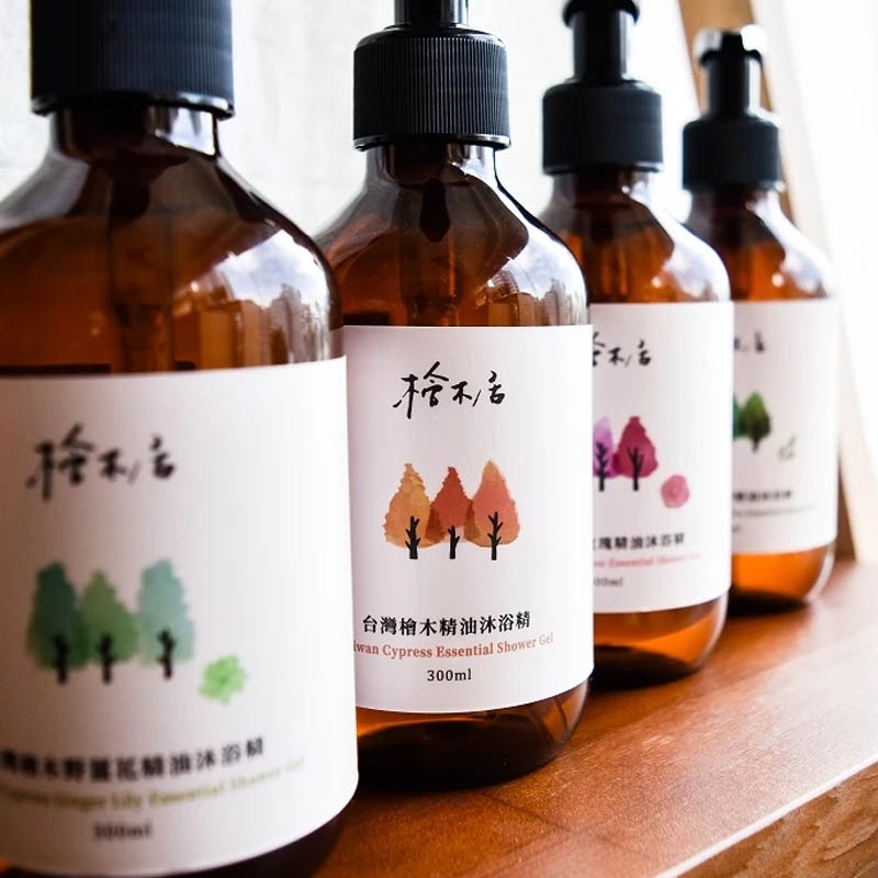 檜木居 ◆ 100% 台灣檜木複方精油沐浴精 300ml｜-  檜木/ 玫瑰/ 野薑花/ 茶香